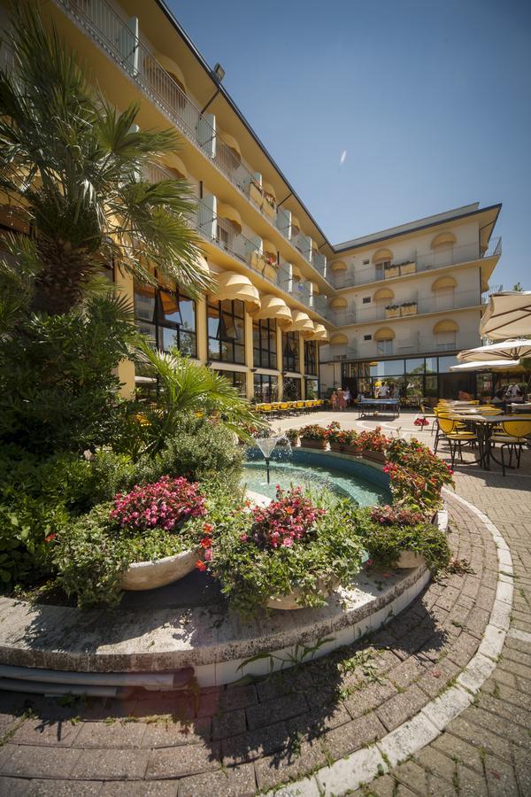 מיסאנו אדריאטיקו Savoia Hotel מראה חיצוני תמונה